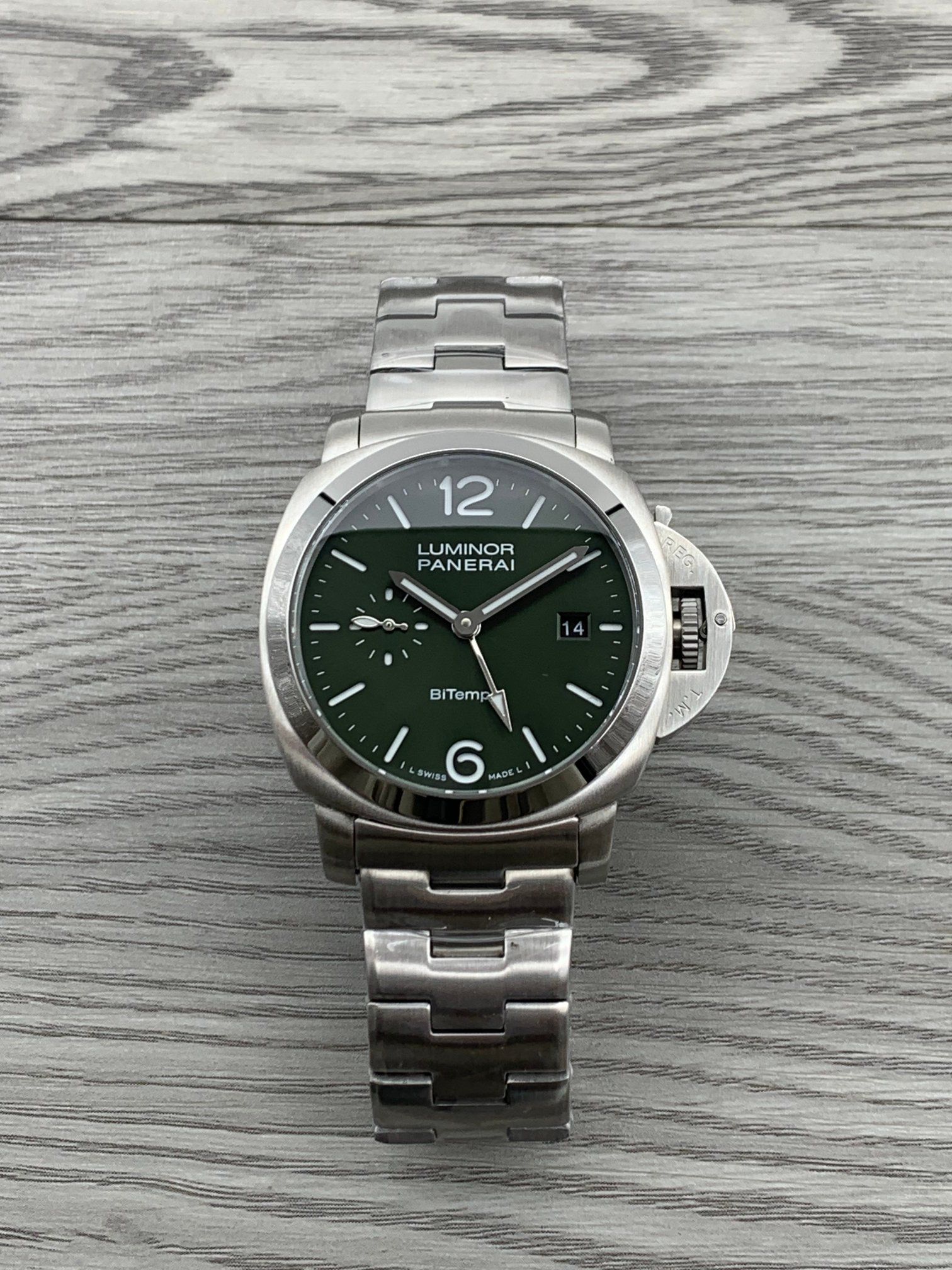 0-320.jpg Panerai Luminor Men's 44mm Super Clone Luxury Replica Watch 1131677443 - front view | Luminor