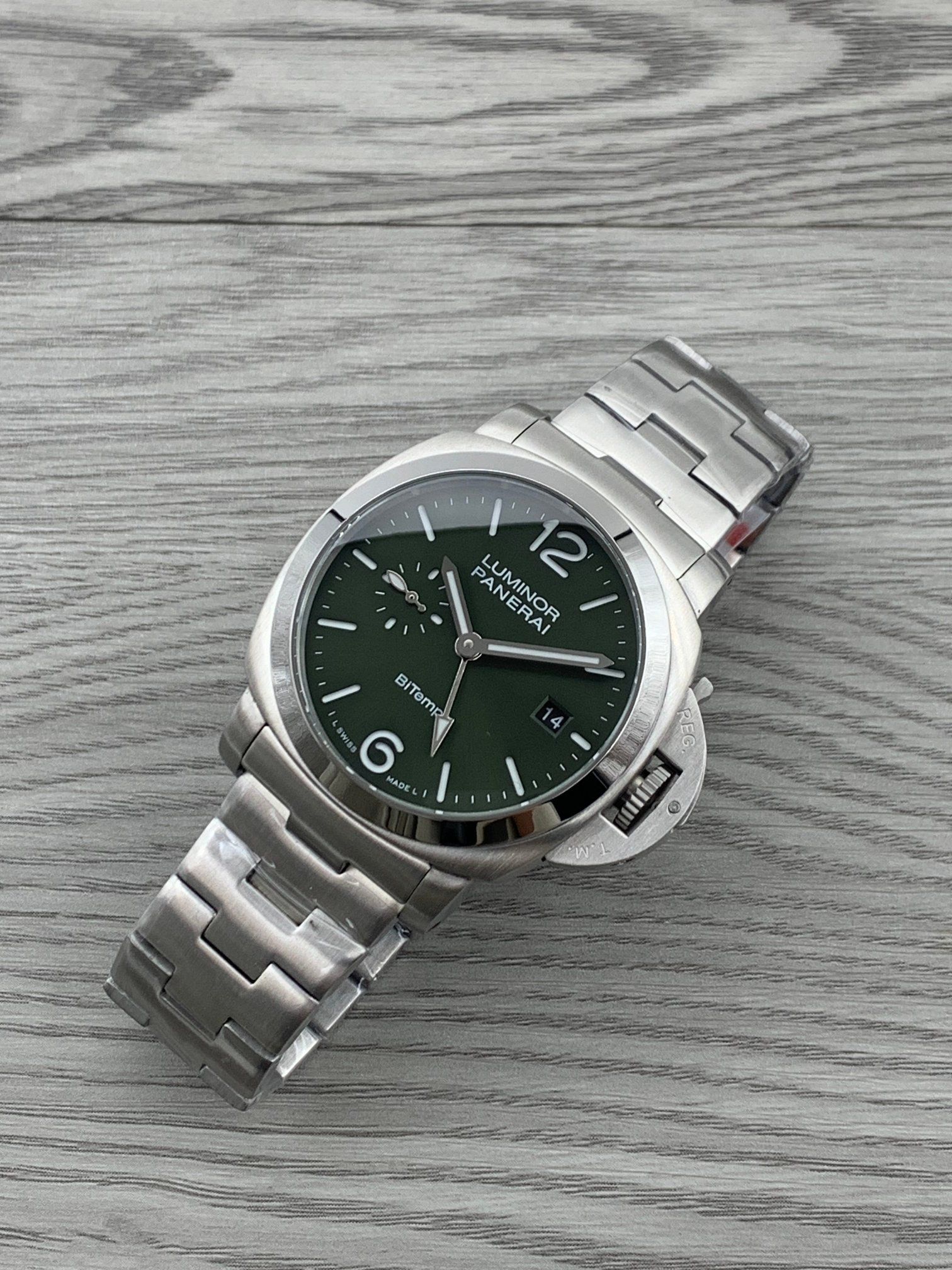 1-320.jpg Panerai Luminor Men's 44mm Super Clone Luxury Replica Watch 1131677443 - side view | Luminor