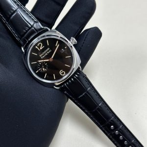 Panerai Radiomir 40mm Super Clone Watch | Luxury Replica Timepiece 1128806161 - side view | Panerai