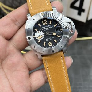 Panerai Luminor 44mm Super Clone Watch with Automatic Movement 1115297155 - side view | Luminor
