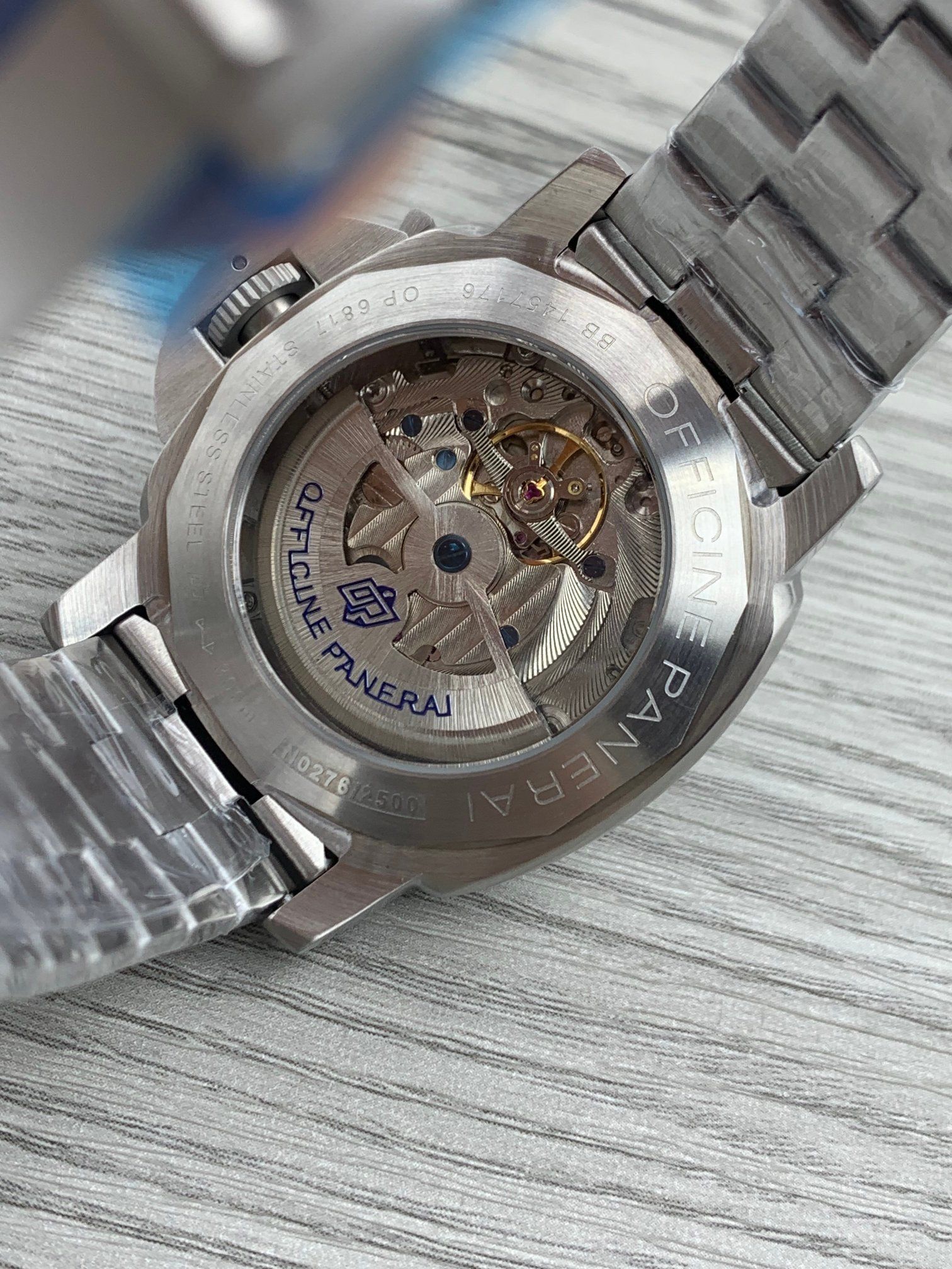 6-279.jpg Panerai Luminor Men's 44mm Super Clone Luxury Replica Watch 1131677443 - top view | Luminor